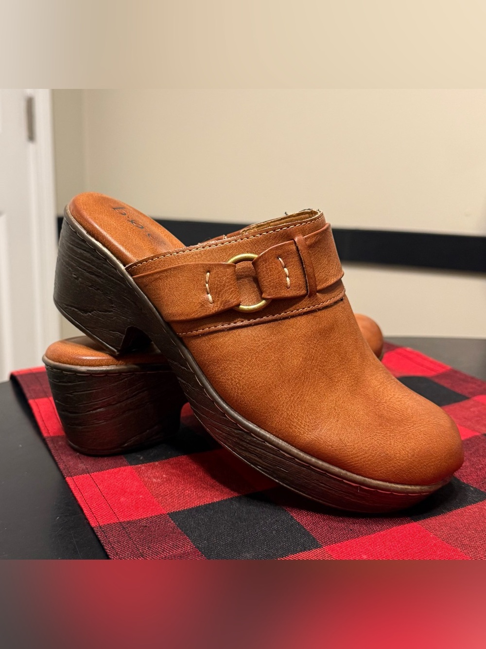 b.o.c. Women's Tan Suede Platform Mules